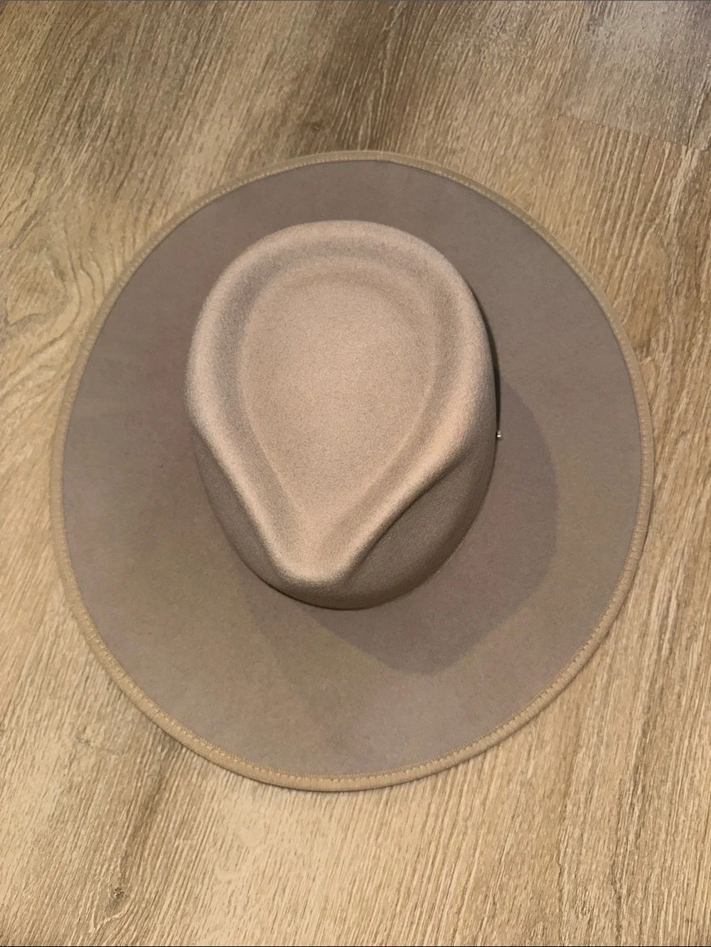 Women’s wide brim hat